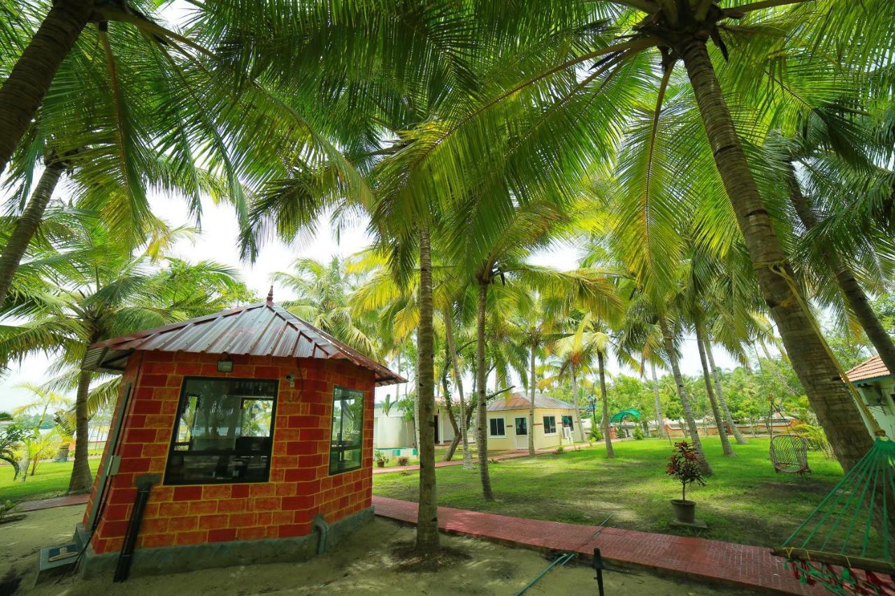 Regant Lake Village, Kollam. Chavara Dış mekan fotoğraf