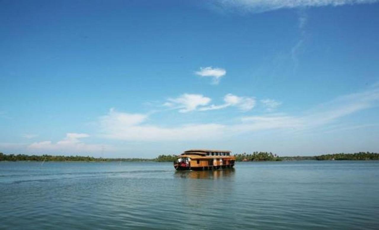 Regant Lake Village, Kollam. Chavara Dış mekan fotoğraf