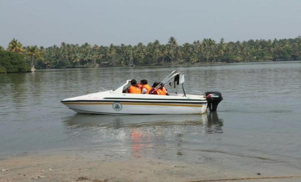 Regant Lake Village, Kollam. Chavara Dış mekan fotoğraf